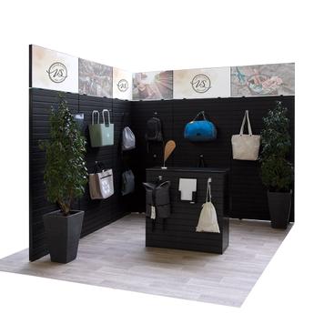 Stand de exposição para canto FlexiSlot® “Style-Black” 2850 x 2800 mm