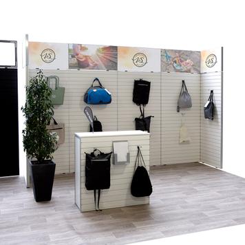 Stand de exposição de dois ângulos FlexiSlot® “Style” 3900 x 800 mm